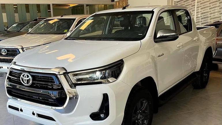 TOYOTA HILUX5