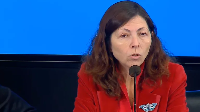 SILVINA BATAKIS PRENSA