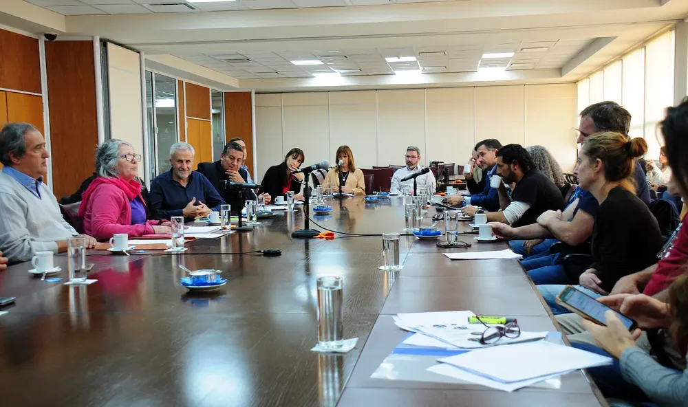 DIPUTADOS ISSN