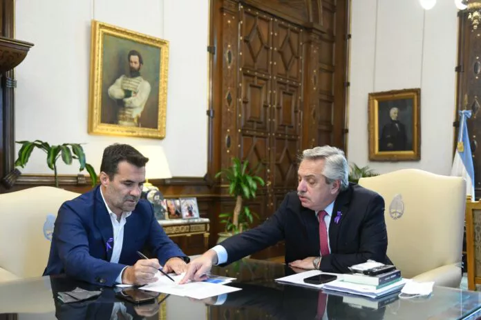 DARIO-MARTINEZ-ALBERTO-696x464