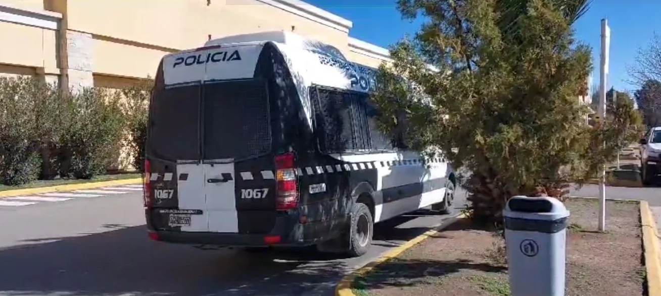 SUPERMERCADOS NQN POLICIA