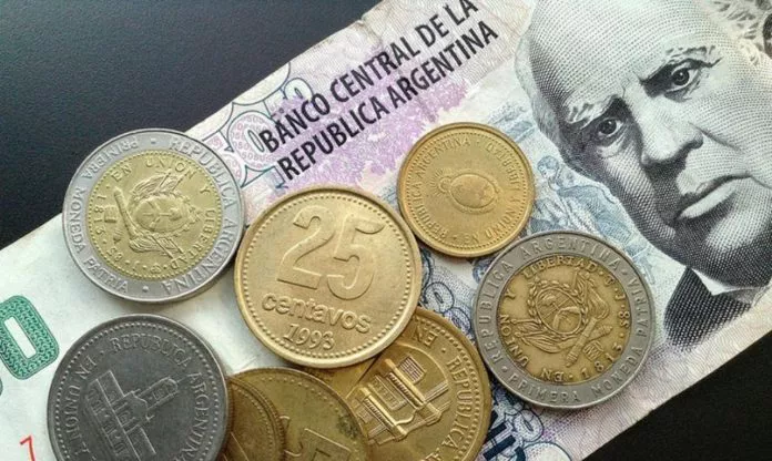 PESO-ARGENTINO-696x416