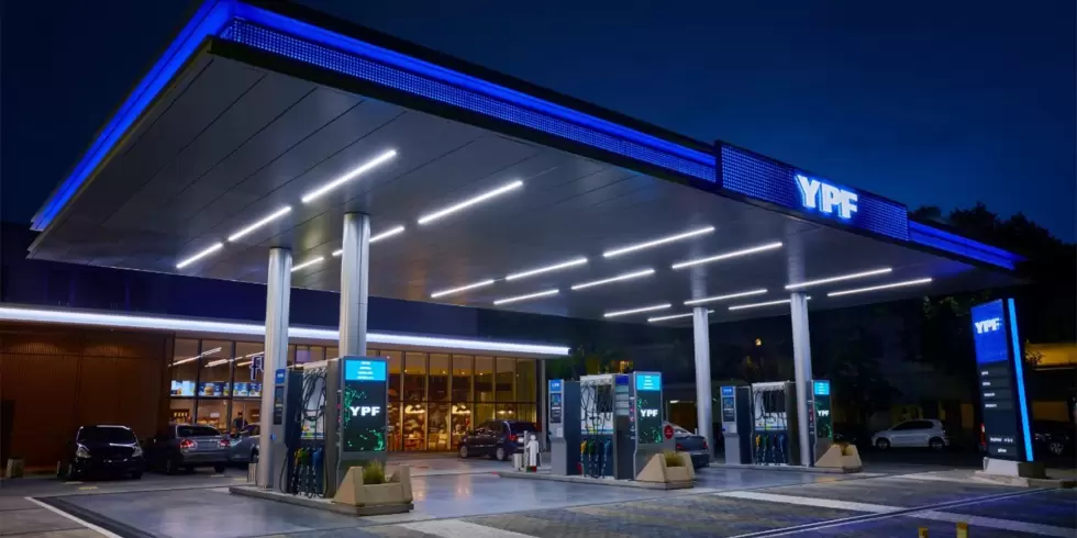 YPF ESTACIONES NOCHE