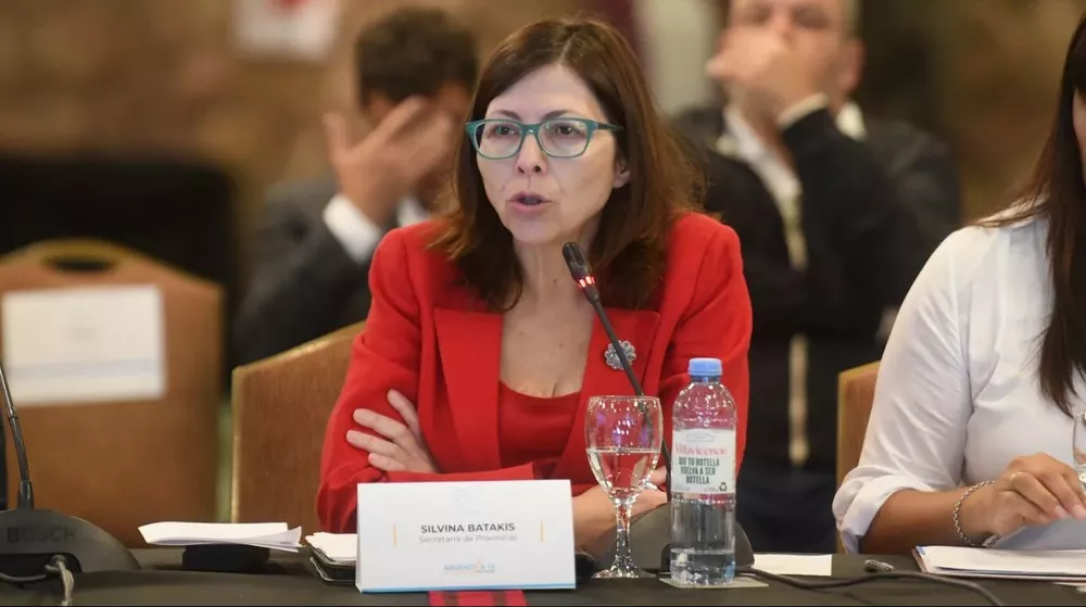 SILVINA BATAKIS3